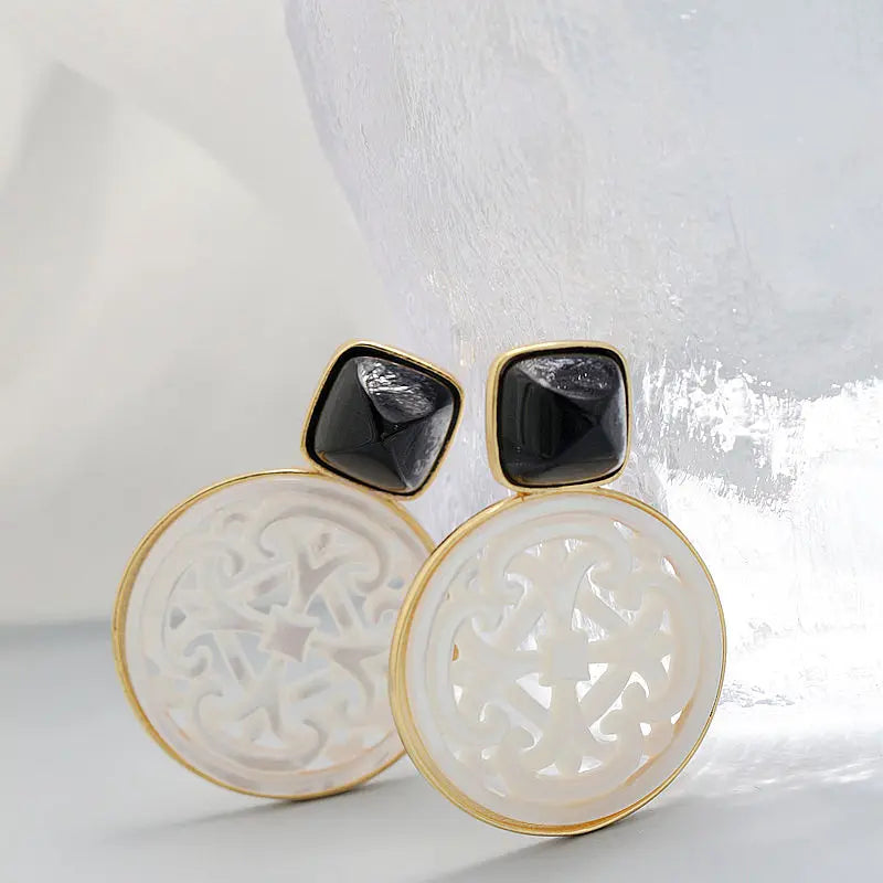 Natural White Shell Openwork 18K Gold Plated Earring Inlaid Black Agate 925 Sterling Silver Earrings Fashion Fine Jewelry Gift