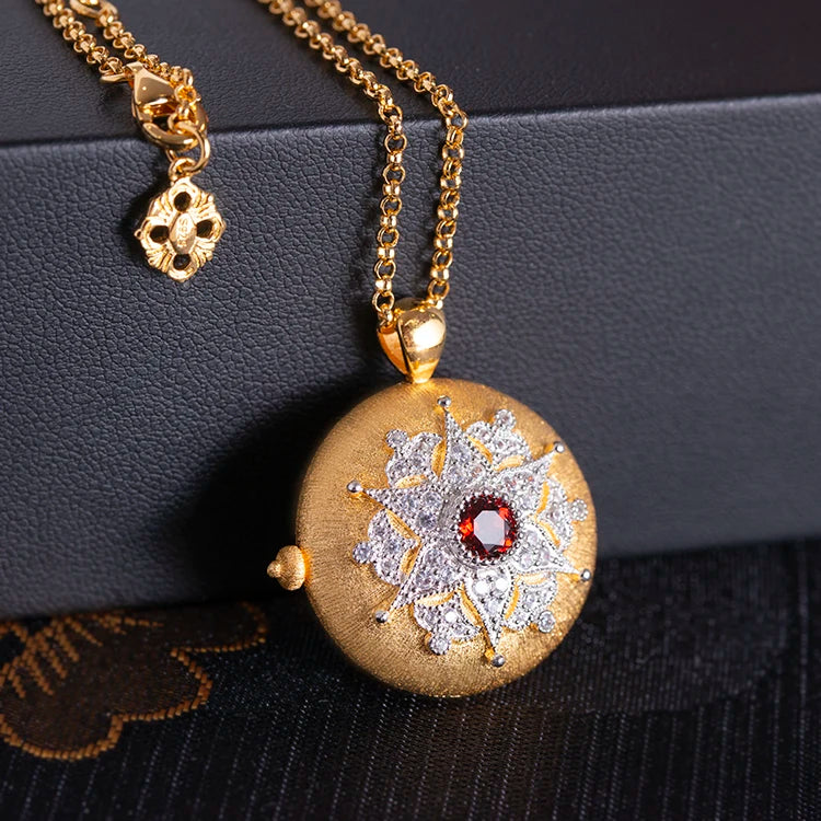Vintage S925 Sterling Silver Gold-Plated Italian Fine Brushwork Craft Court-Style Photo Locket Pendant Necklace