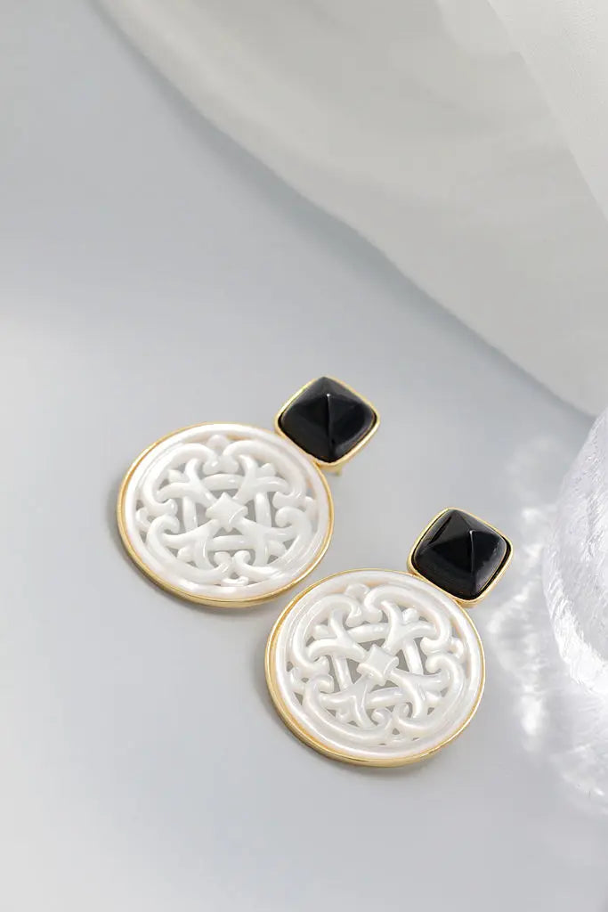 Natural White Shell Openwork 18K Gold Plated Earring Inlaid Black Agate 925 Sterling Silver Earrings Fashion Fine Jewelry Gift