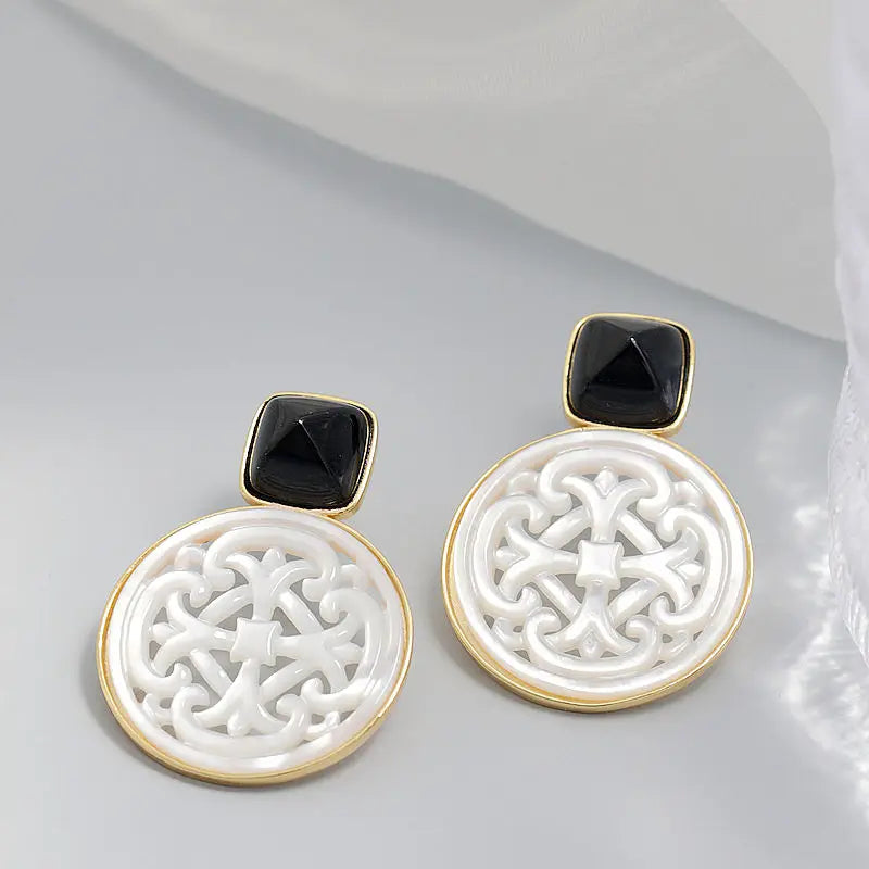 Natural White Shell Openwork 18K Gold Plated Earring Inlaid Black Agate 925 Sterling Silver Earrings Fashion Fine Jewelry Gift