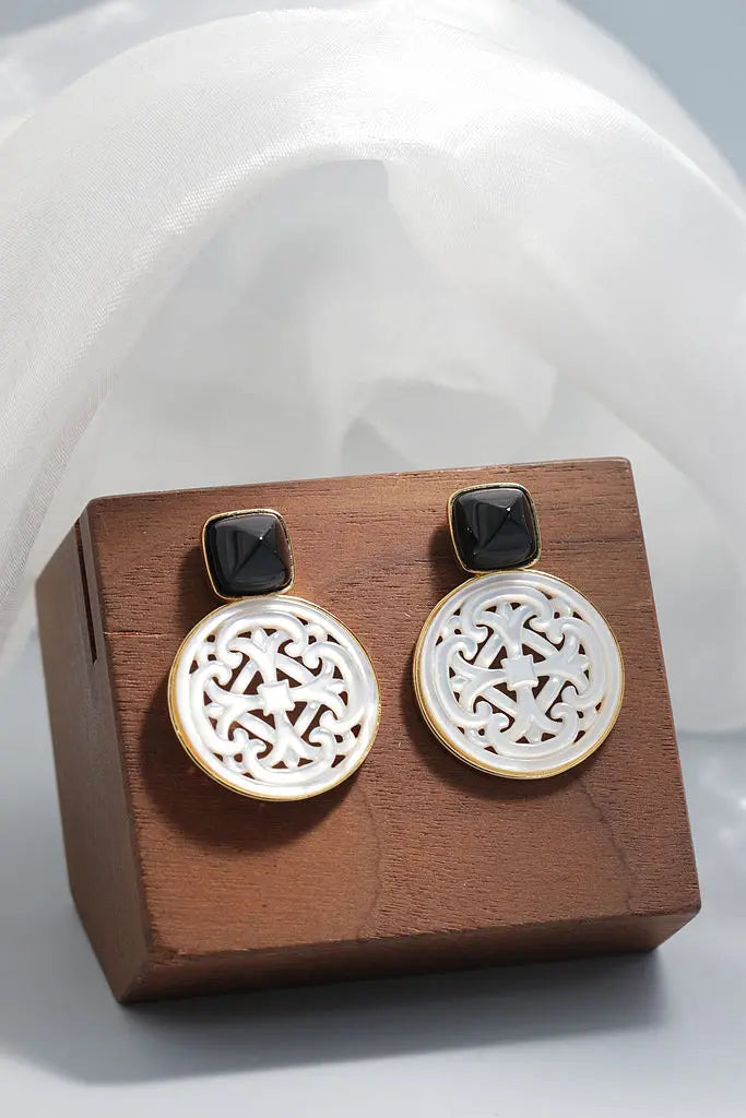 Natural White Shell Openwork 18K Gold Plated Earring Inlaid Black Agate 925 Sterling Silver Earrings Fashion Fine Jewelry Gift