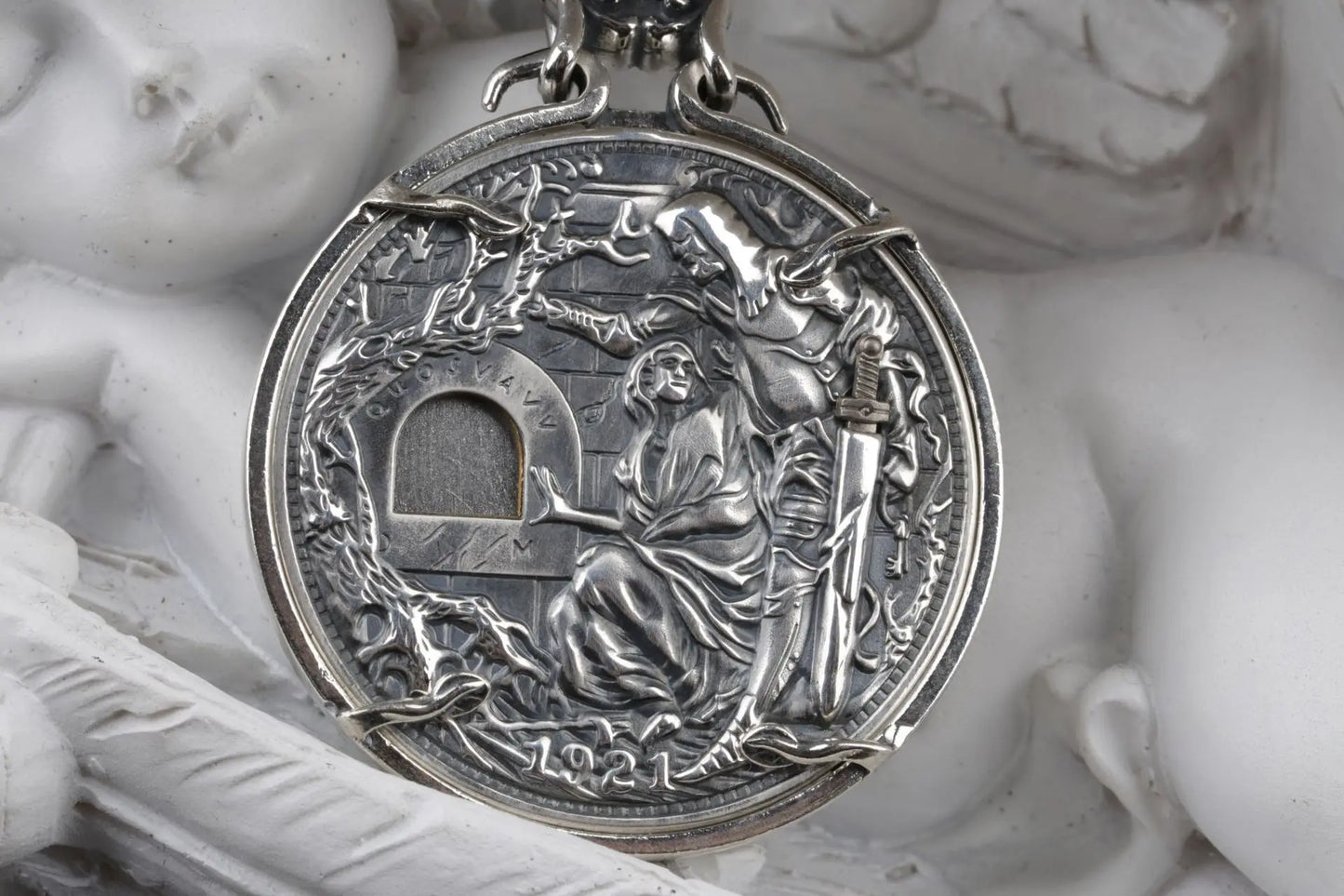 Man Women Necklace Pendant Real 925 Sterling Silver Holy Grail Knight Mechanism Coin Luxury Designer Fine Jewelry 2024 New In P7