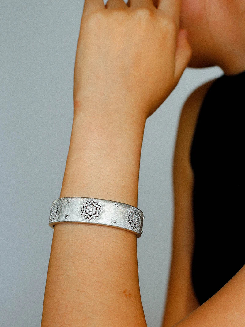 Italian Engraved Filigree Craft 925 Silver Diamond Inlaid Openable Bracelet Retro Light Luxury Wide Bangle