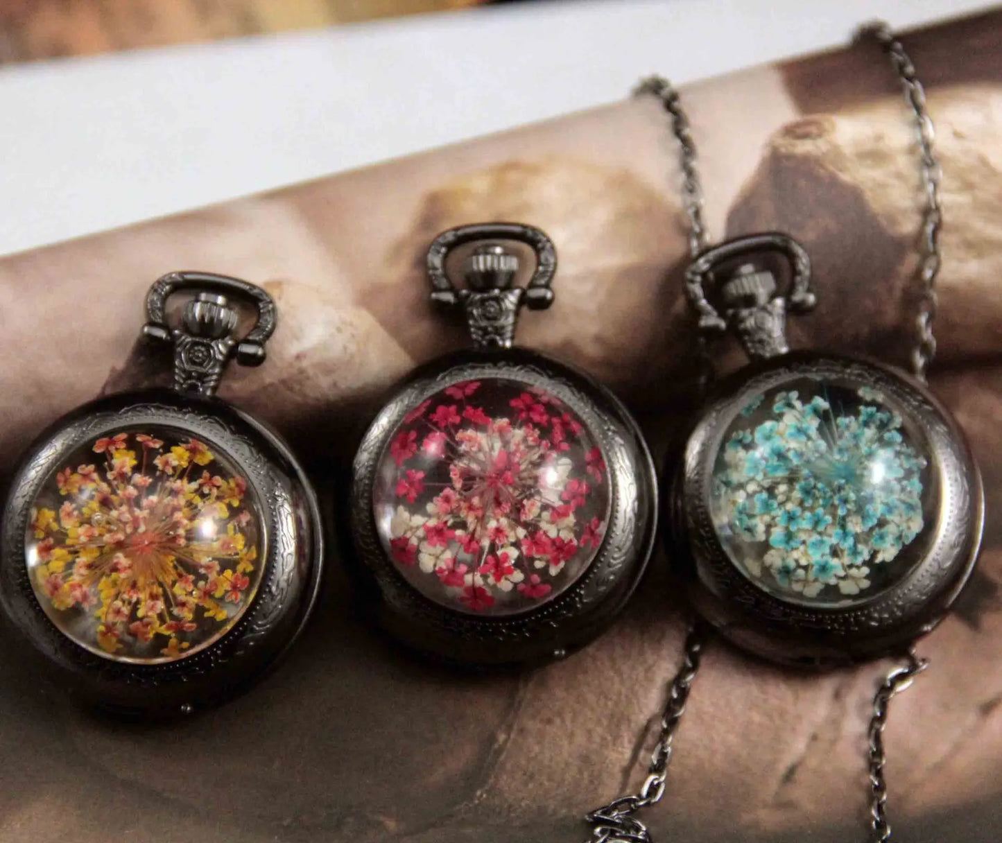 Fashionable Crystal Flower Style Antique Vintage Quartz Pocket Watch Round Case Pendant Necklace Chain Clock For Men Women