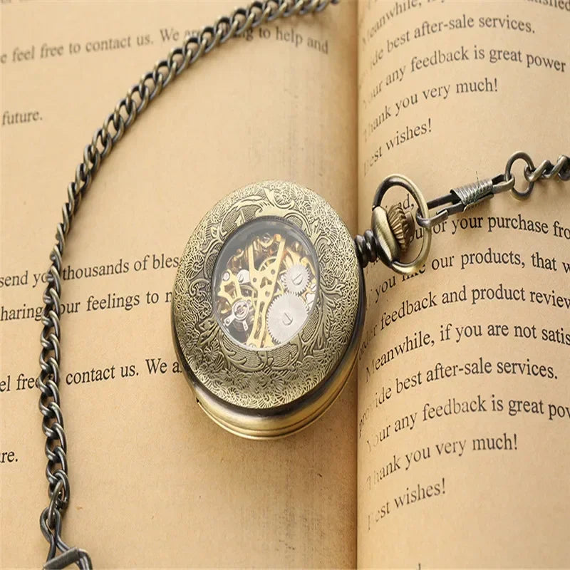 Antique Roman Number Retro Pocket Watch Unisex Handwinding Mechanical Skeleton Clock with Pendant Chain Arabic Numeral Dial Gift