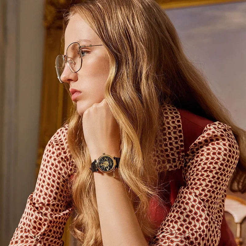 Vivienne Westwood Saturn Pendant Fashionable Exquisite Black Leather Strap Ladies' Watch