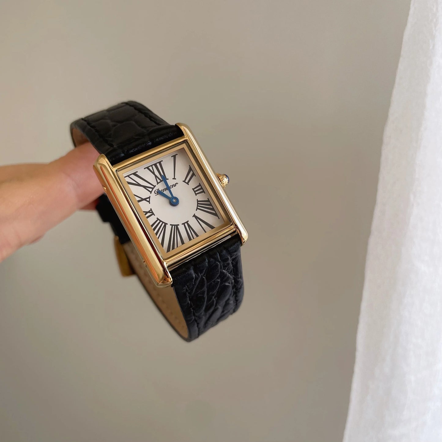 2026 New Luxury Watch Retro Classic Square Leather Quartz Watch Women High Texture Quality Ladies Watch Gift for Women