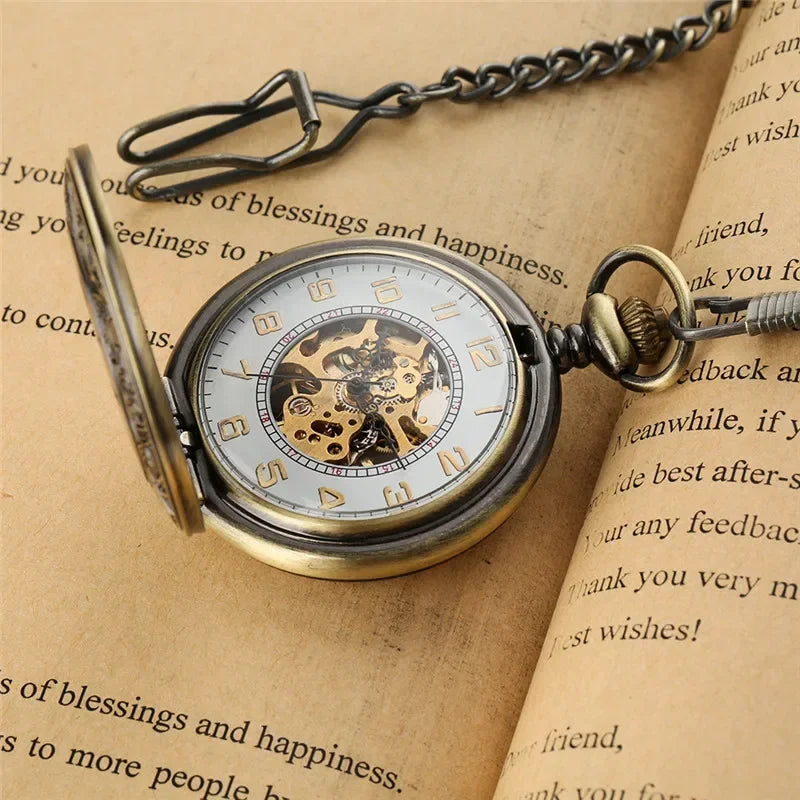 Antique Roman Number Retro Pocket Watch Unisex Handwinding Mechanical Skeleton Clock with Pendant Chain Arabic Numeral Dial Gift