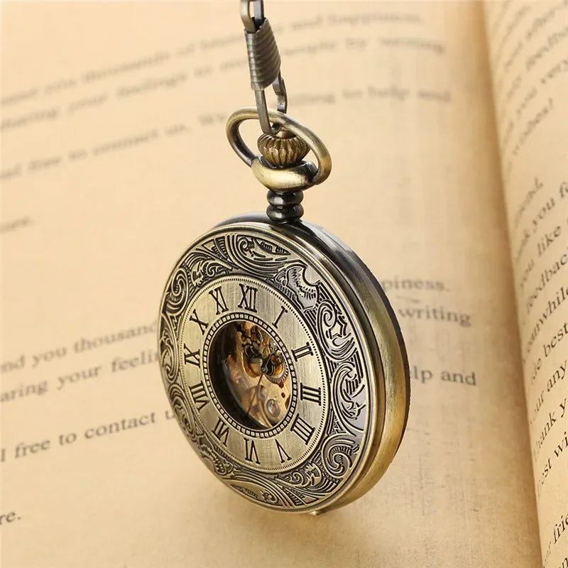 Antique Roman Number Retro Pocket Watch Unisex Handwinding Mechanical Skeleton Clock with Pendant Chain Arabic Numeral Dial Gift