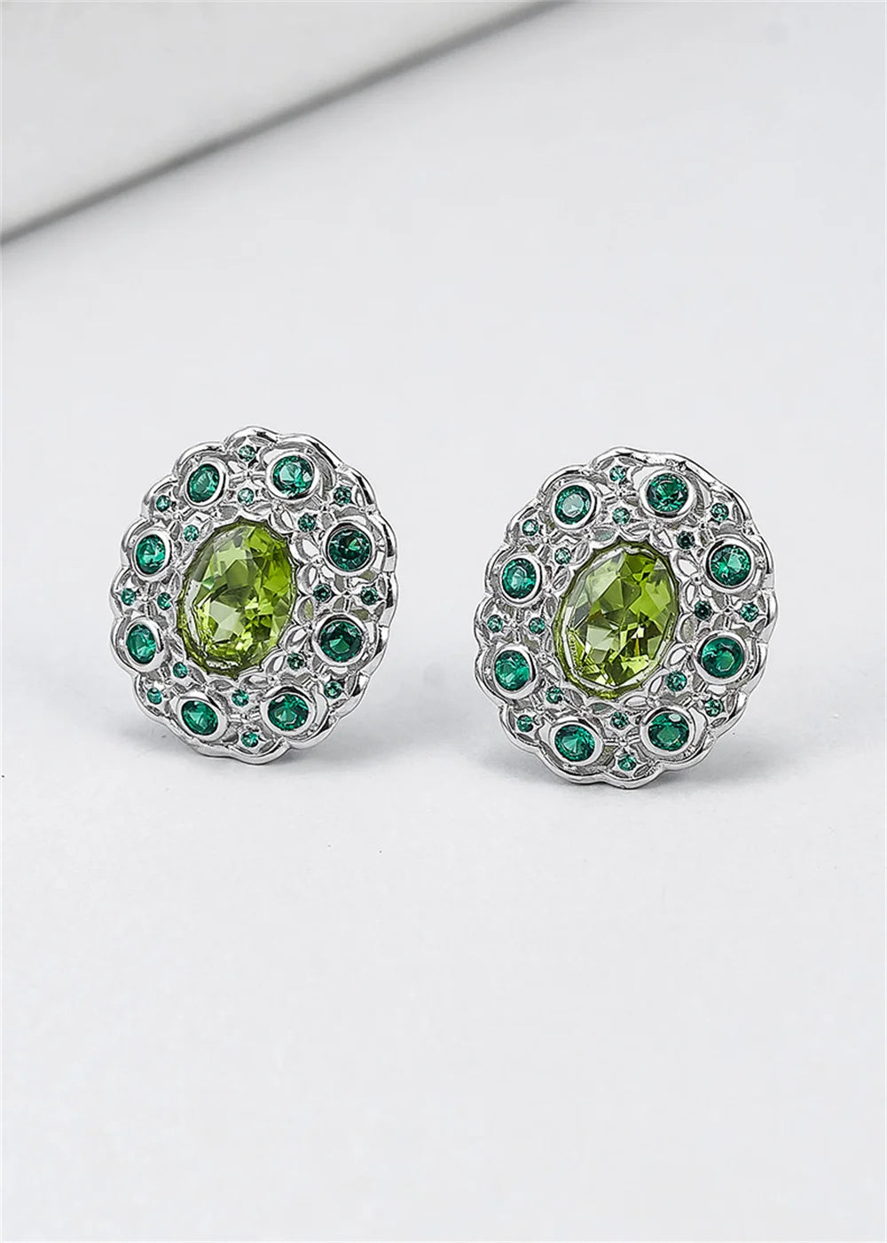 S925 Sterling Silver Studs Earring for Women Peridot Micro Inlay Zirconl Palace Style Ear Studs Fashion Jewelry Wholesale