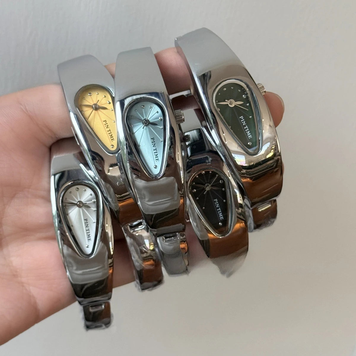 New y2k shaped teardrop bracelet watch female couple exquisite light luxury senior sense of antique millennium wind quartz watch