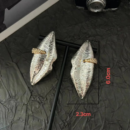 2025 Retro fashion mouth diamond buckle, personalized and elegant, high-end custom ear needles, the same style as in the fashion