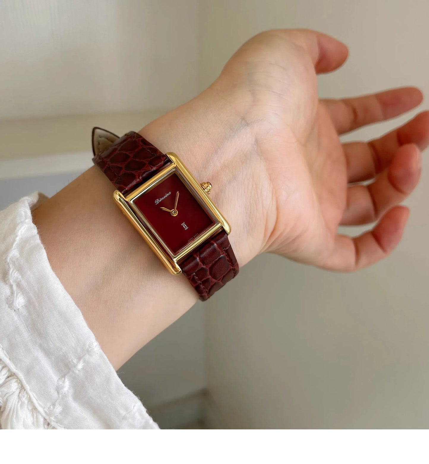 2026 New Luxury Watch Retro Classic Square Leather Quartz Watch Women High Texture Quality Ladies Watch Gift for Women