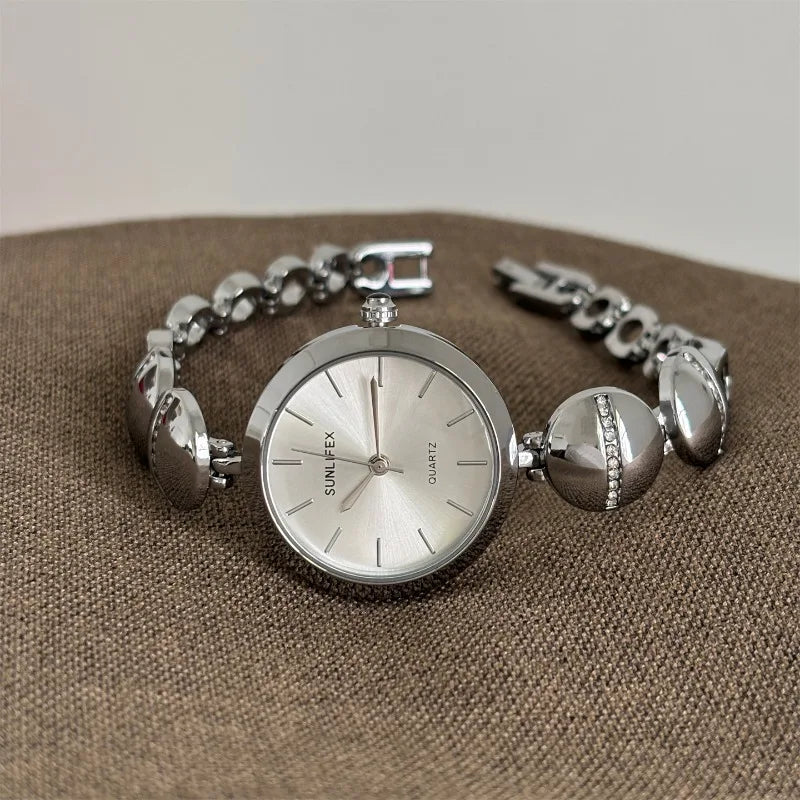 Luxury Antique Ladies Bracelet Round Metal Textured Quartz Watch Stainless Steel Waterproof Women's Watch
