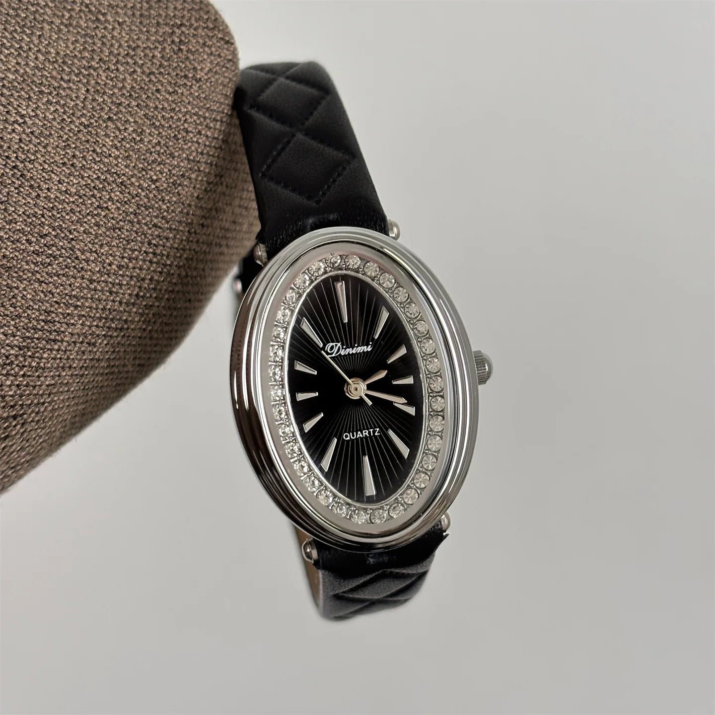 2025 New Pigeon Egg Diamond Plaid Leather Watch Femininity Simple Fashion Versatile Ladies