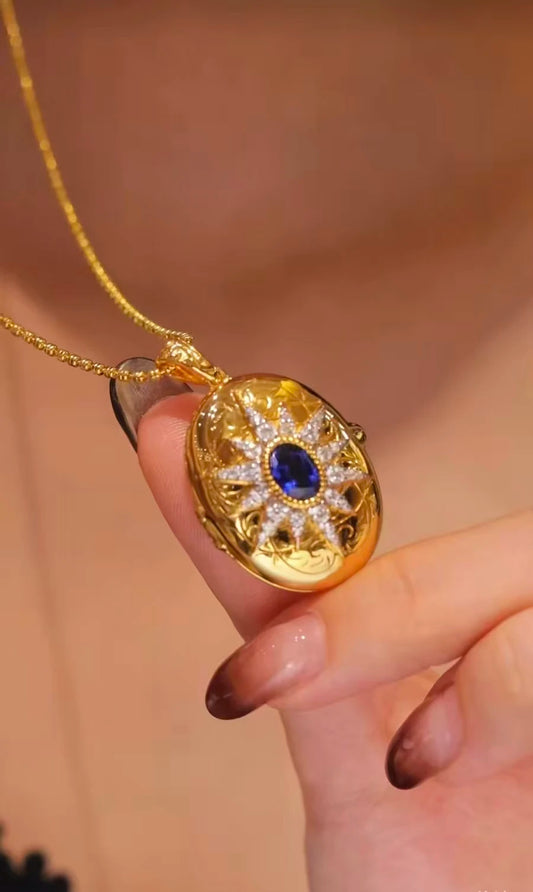 French Vintage Photo Locket Pendant, S925 Silver Long Layering Necklace, Retro Collarbone Chain with Functional Locket, Unique B