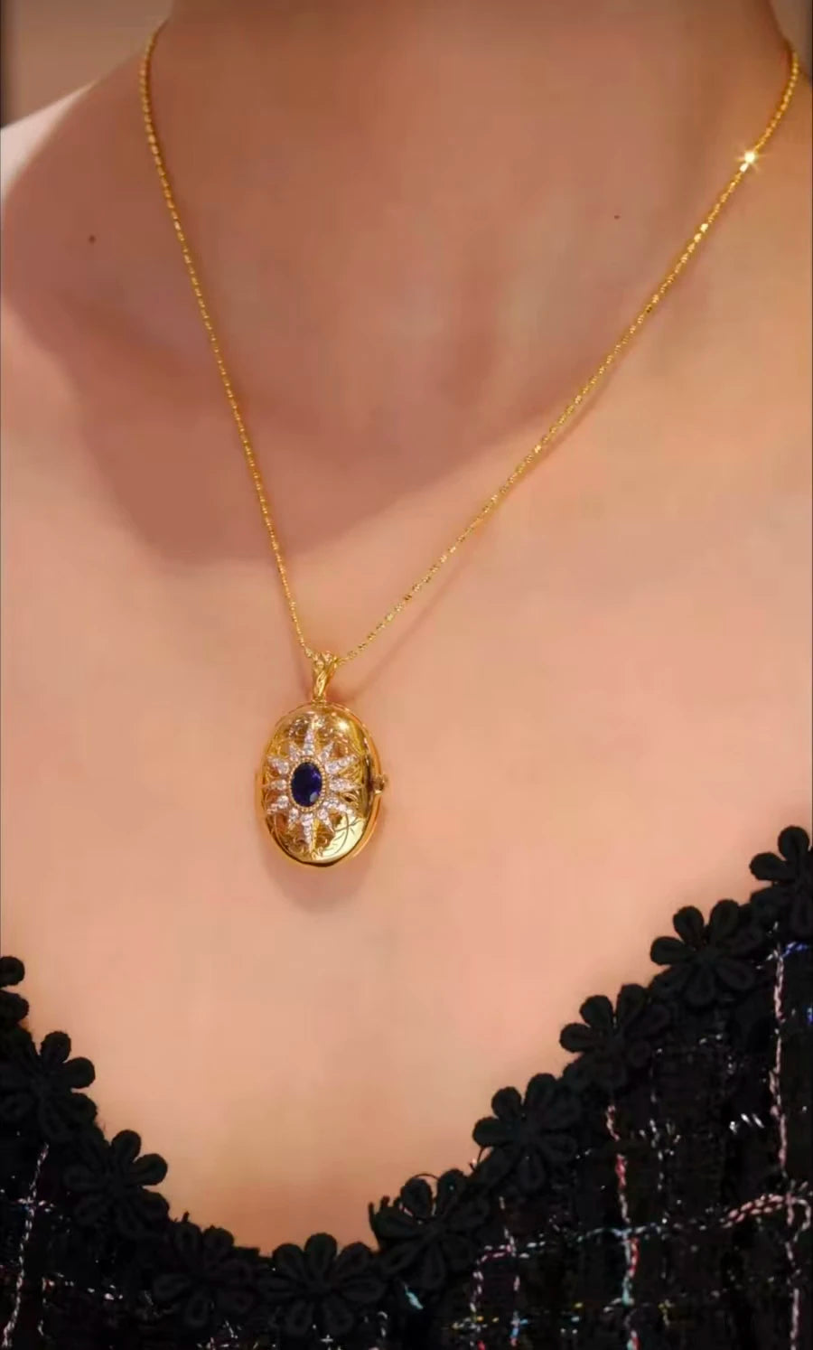 French Vintage Photo Locket Pendant, S925 Silver Long Layering Necklace, Retro Collarbone Chain with Functional Locket, Unique B