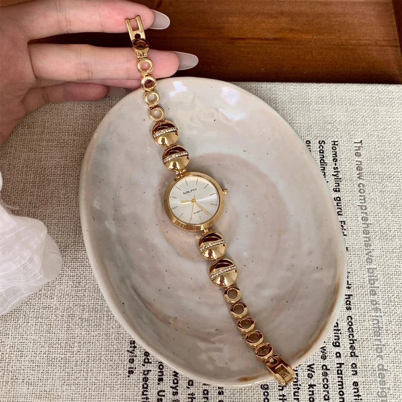 Luxury Antique Ladies Bracelet Round Metal Textured Quartz Watch Stainless Steel Waterproof Women's Watch
